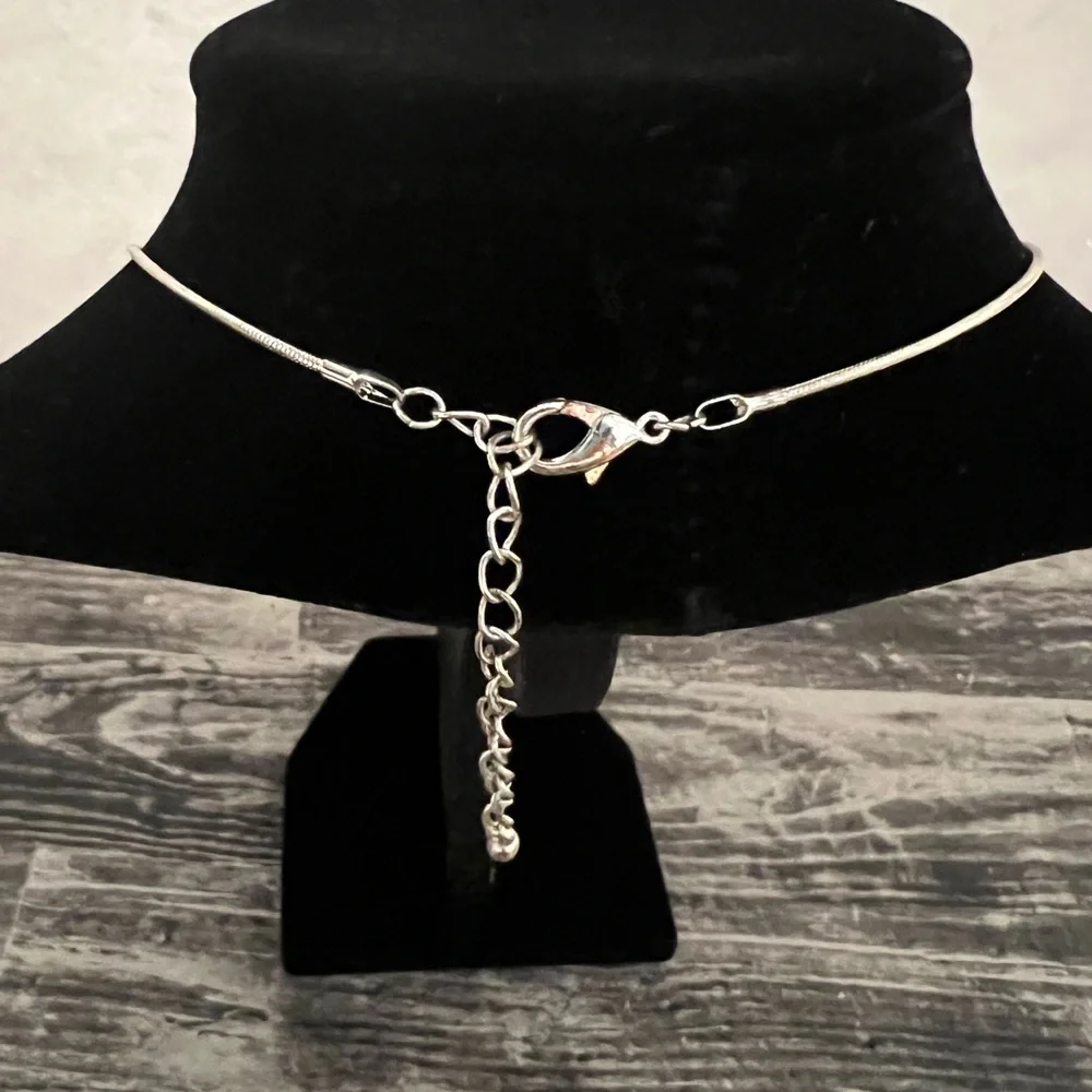 Silver Tone Necklace with‎ Pendant